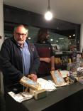 Gregoire Costa et les membres de la librairie
