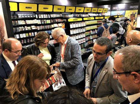 La politique s invite devant le stand de norma 2