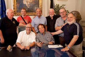 Merho et walthery et l equipe de jette